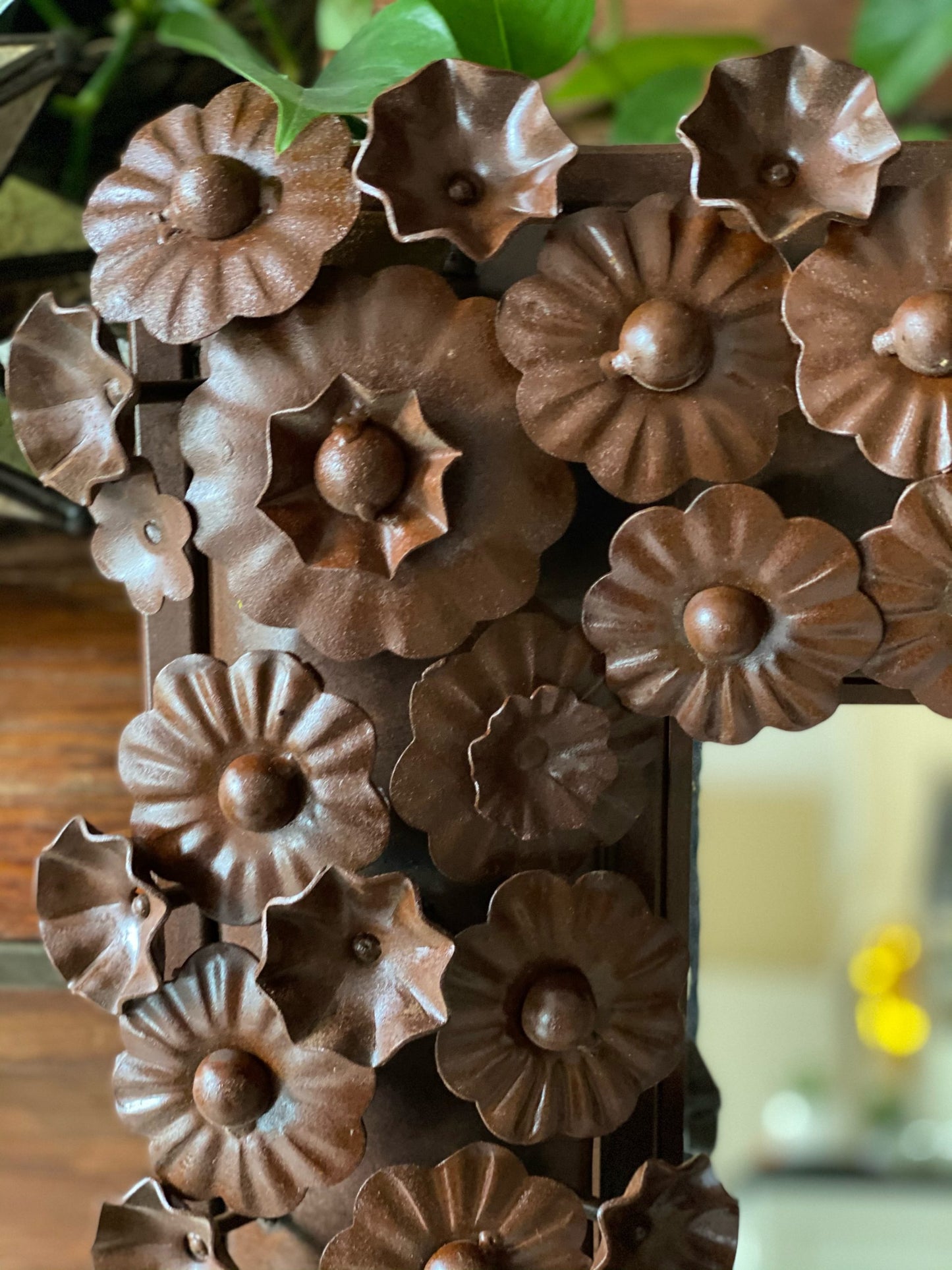 Beautiful Flores Iron Plate Mirror 1 image 1